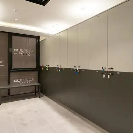 Superb Modern And Comfortable Flat In *