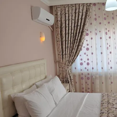 Hotel Huxley And Aparts Old City