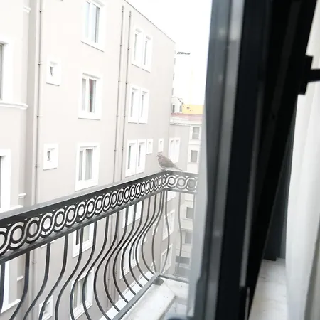 Aparthotel Yellow Mansion *