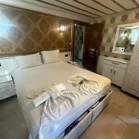 Sophia Studio Apart