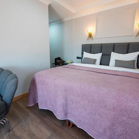 Daphne Hotel 4*