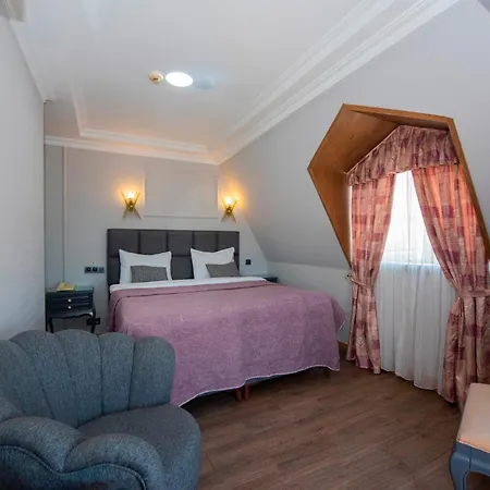 Daphne Hotel 4*