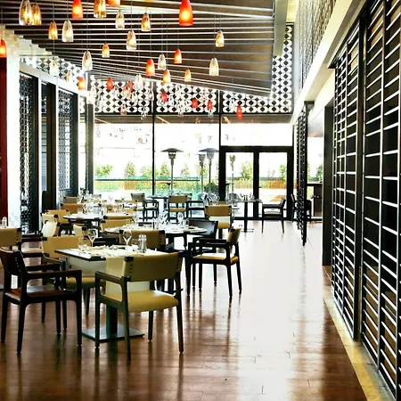 Le Meridien Etiler 5*
