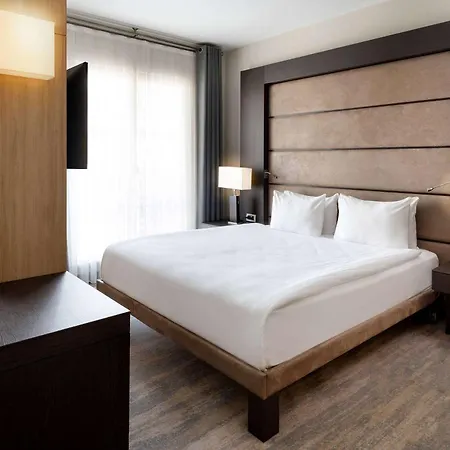Hotel Ramada Plaza By Wyndham Center 5*