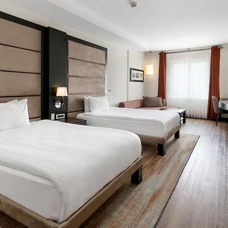 Ramada Plaza By Wyndham Center Hotel