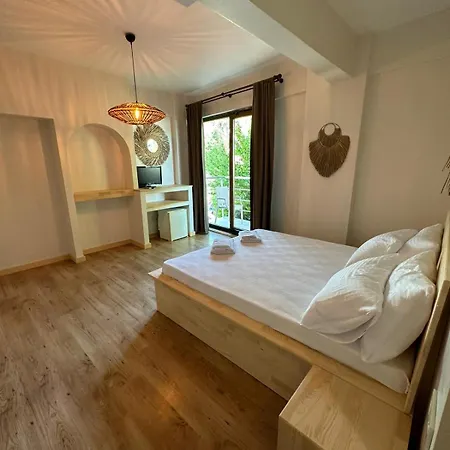 Hotel The Roof Ada *