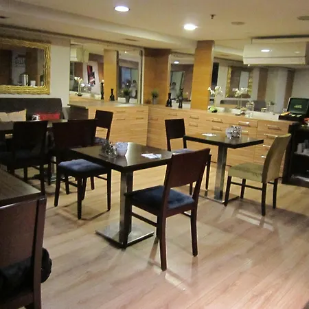 Ξενοδοχείο Derpa 3*