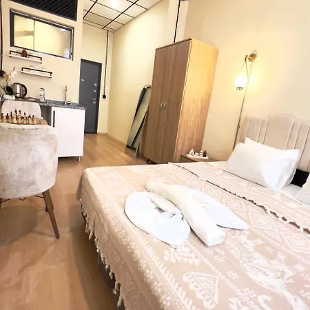 Hotel Golden Door *