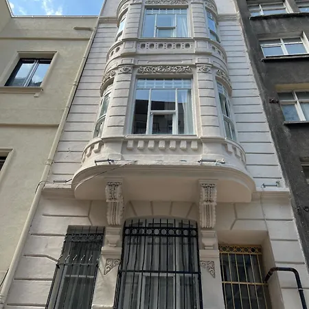 Hotel Golden Door *