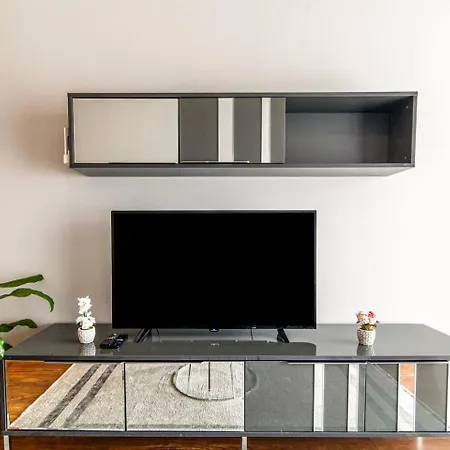 Luxurious & Cozy In Benesta Apartment
