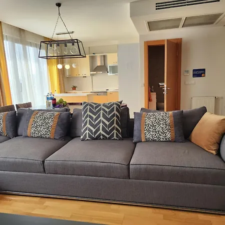 Taksim Perfect Residence, 3 Bedrooms, 140 M2, Pool Gym Sauna Access * Istanbul