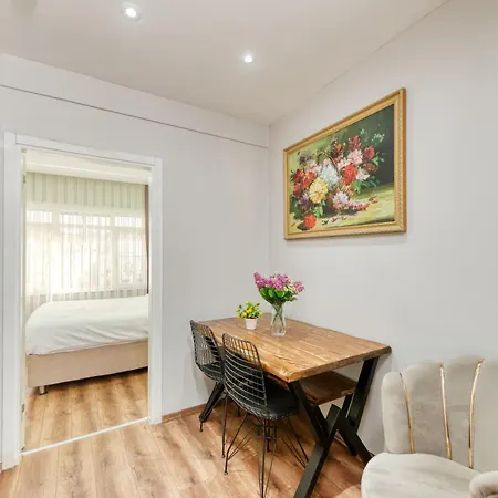 Bright Aparthotel 3*
