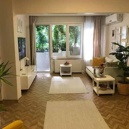 Apartment Only 7 Minutes Away By Walk To Nisantasi Citys *