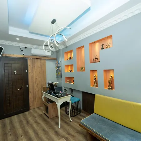 Valeria White Suites Hotel *