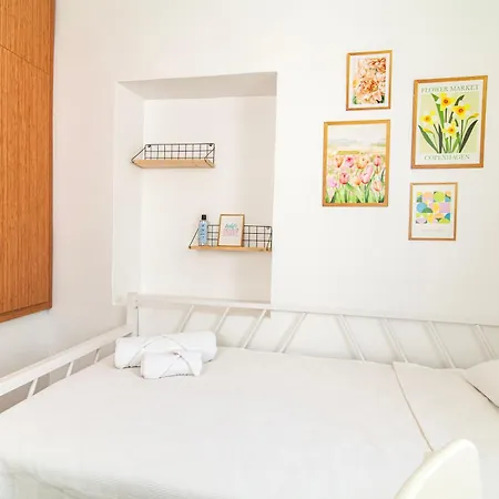 Secluded House , Near Bosphorus , 2 Ac , Fast Wifi Holiday home Istanbul