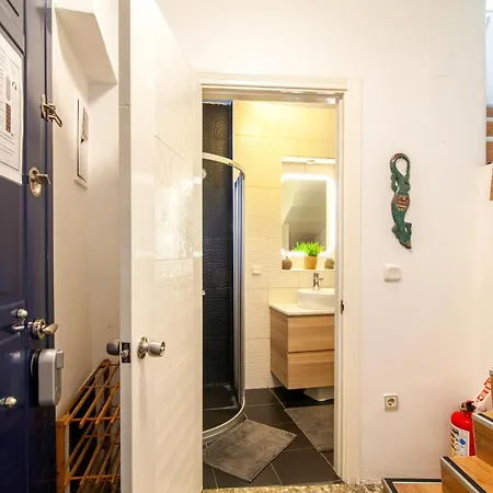 Secluded House , Near Bosphorus , 2 Ac , Fast Wifi * Istanbul