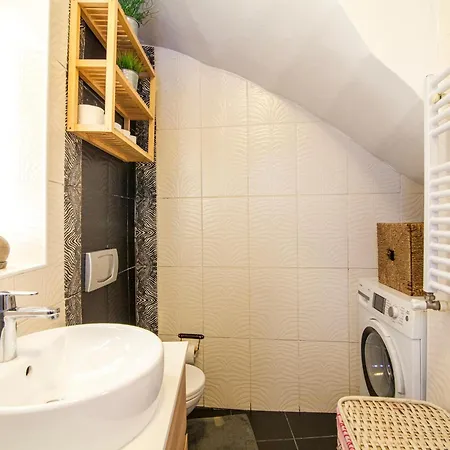 Secluded House , Near Bosphorus , 2 Ac , Fast Wifi Holiday home *
