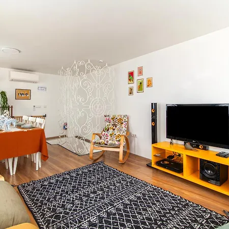 Secluded House , Near Bosphorus , 2 Ac , Fast Wifi Holiday home Istanbul