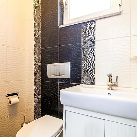 Secluded House , Near Bosphorus , 2 Ac , Fast Wifi * Istanbul