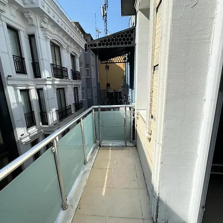 Plaesant With Balcony