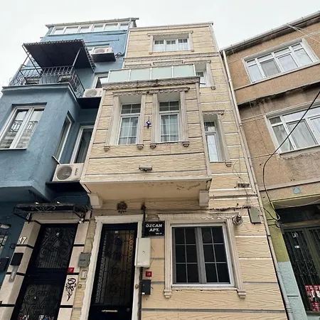 Plaesant With Balcony Apartment *