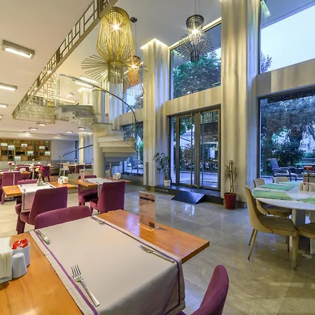 Hotel Ramada By Wyndham Grand Bazaar 4*