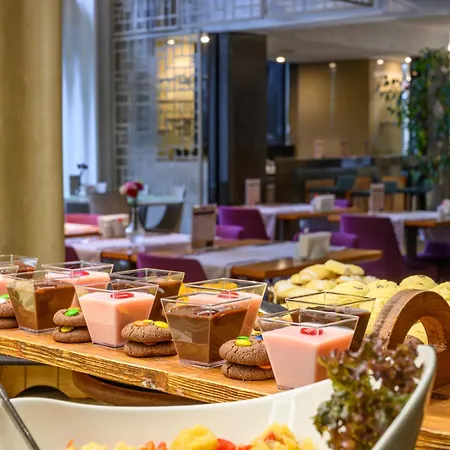 Ramada By Wyndham Grand Bazaar Hotel 4*