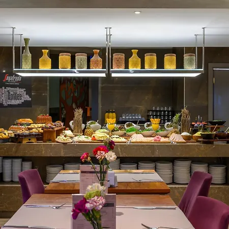 Ramada By Wyndham Grand Bazaar Hotel 4*