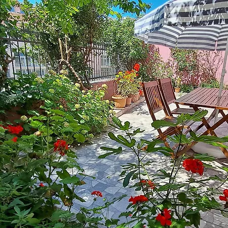Golden Life Aparthotel