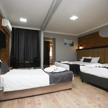 Otel La Pera Suıtes 3*