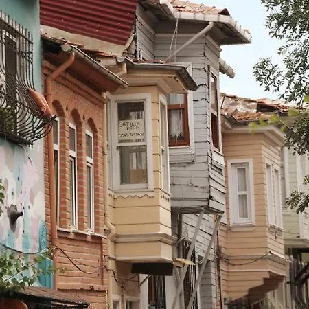 Estampolis Gazde/Camere de închiriat *