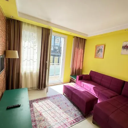 Plaesant With Balcony *