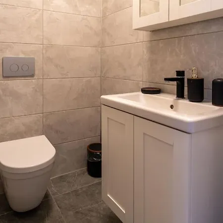 Luxury Scandinavian Design 2br Duplex Near Tomtom