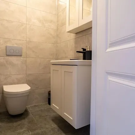 Luxury Scandinavian Design 2br Duplex Near Tomtom