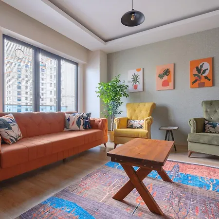 Colorful Flat Near Torium And Beylikduzu Metrobus Estambul