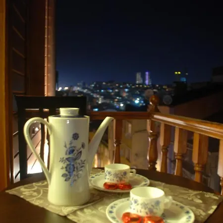Adonis House Taksim 3*