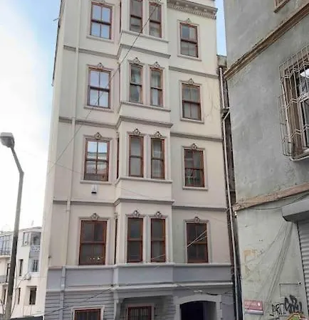 Daire 2br, 2ba, 2nd Floor Of Historical Building, Galata İstanbul