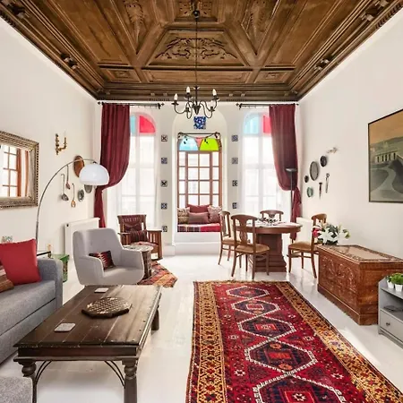High Ceiling Authentic Historic Ottoman Home! #49 Apartament Stambuł