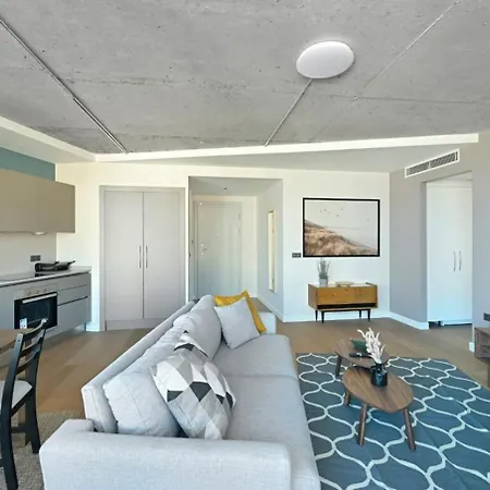 Bright Modern 1bd Cool New Scenic Balcony! #185 شقة *
