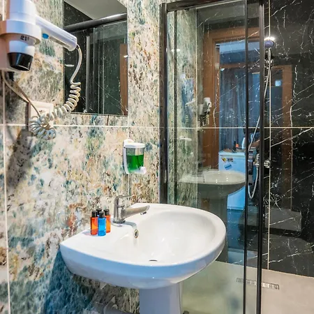 Royal Nest فندق