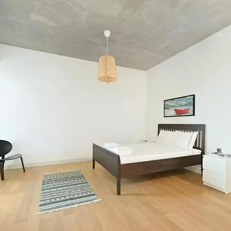 度假居 Bright Lovely Modern 2bd25 Poolgym! #220 伊斯坦布尔