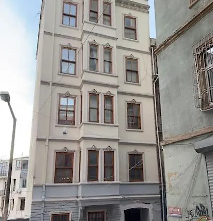Apartamento 2br, 2ba, Ground Flr Of Historical Building, Galata