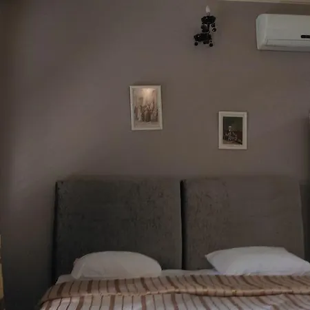 Eagles Budget Bed & Breakfast 3*