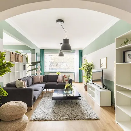 Sleek Flat W Balcony 8 Min To Coast On Bagdat Ave *