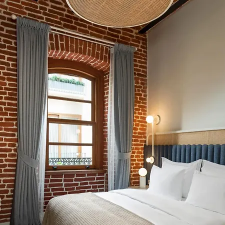 Ecole St. Pierre Hotel