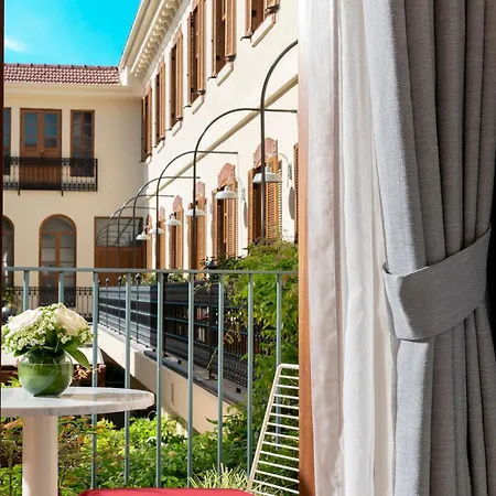 Ecole St. Pierre Hotel