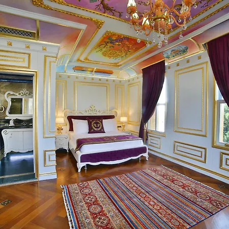 Seven Hills Palace & 4*