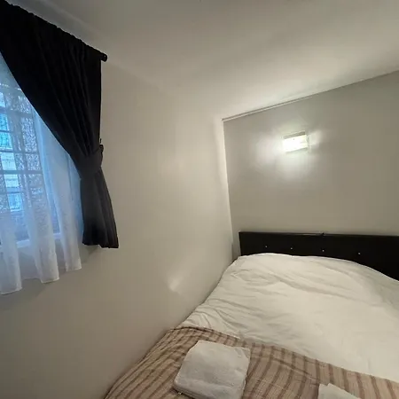 Charming Semi-basement Steps From Taksim Square No 1 Istambul
