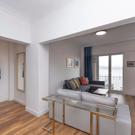 Trendy Waterfront With A Striking View Apartament Stambuł