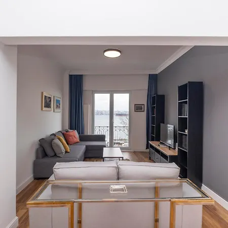 Trendy Waterfront With A Striking View Apartament *